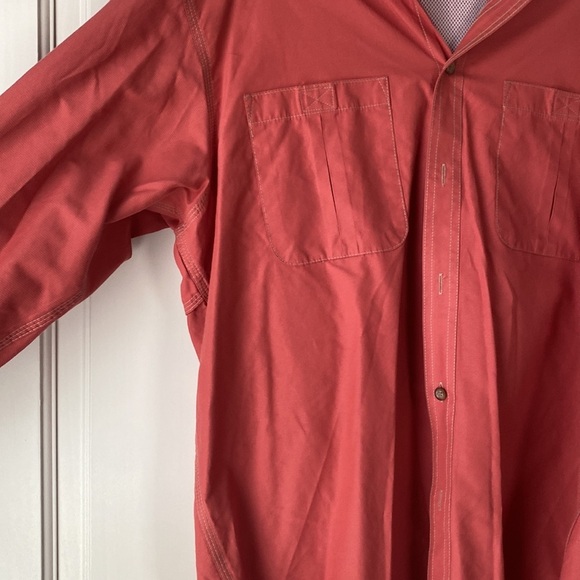 Roundtree & Yorke Men's Button-Up light weight breathable top - medium - Picture 3 of 5